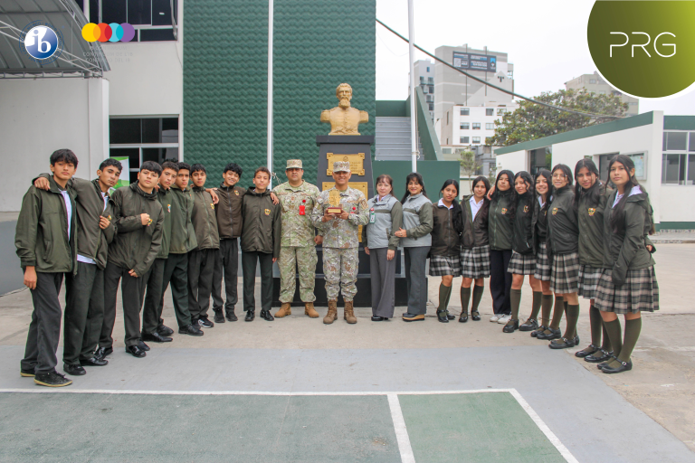 Homenaje a Nuestros Símbolos Patrios y Logros Estudiantiles en el CEP Pedro Ruiz Gallo